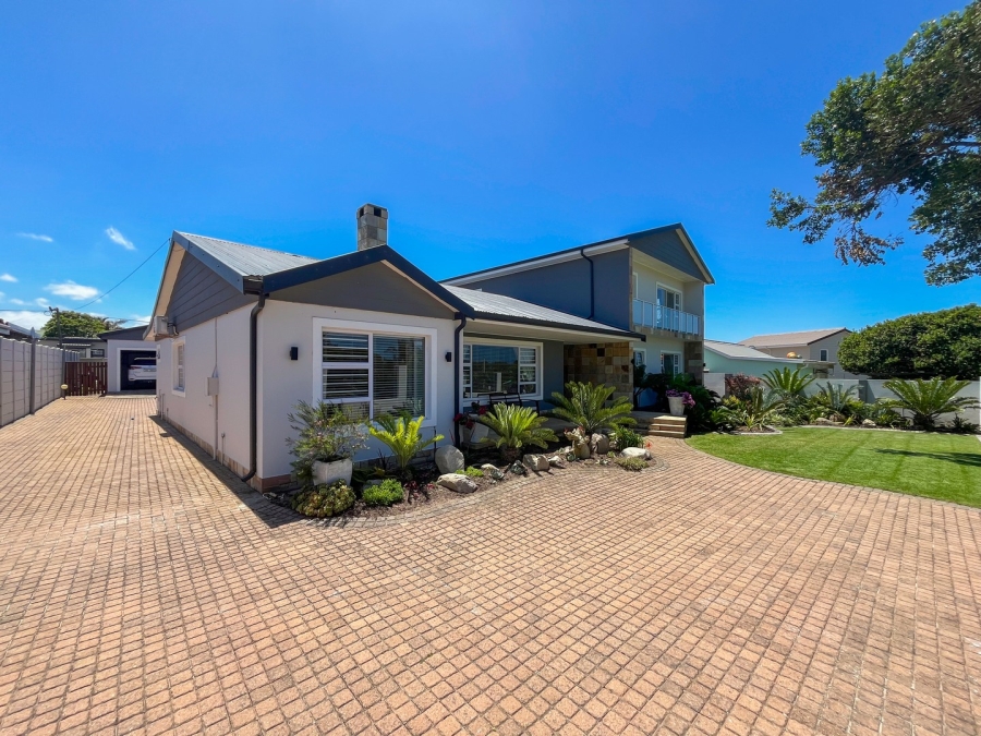 5 Bedroom Property for Sale in Hartenbos Central Western Cape